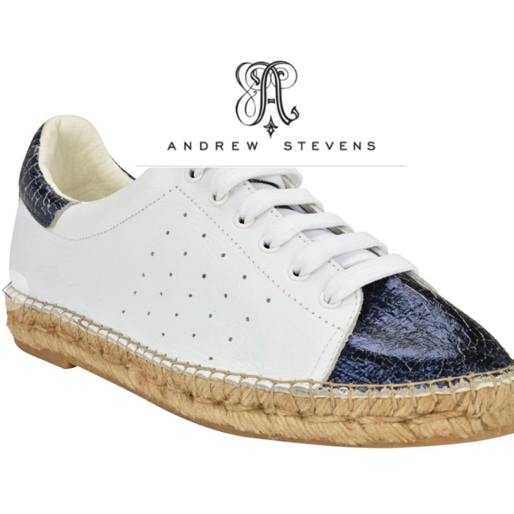 Like New Andrew Stevens White Leather/Blue Metallic Sneakers 40/9, CB2363